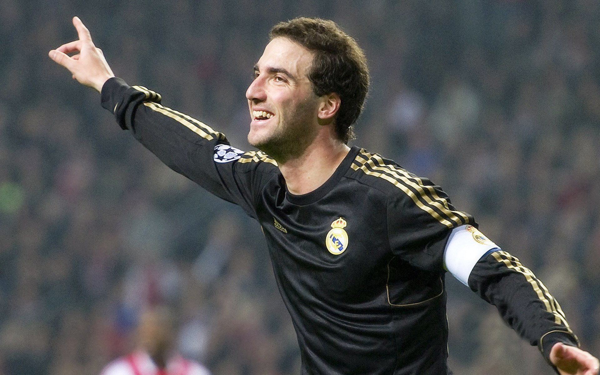 温网2024，阿尔卡拉斯险胜德约科维奇，新生代王者加冕草地之王