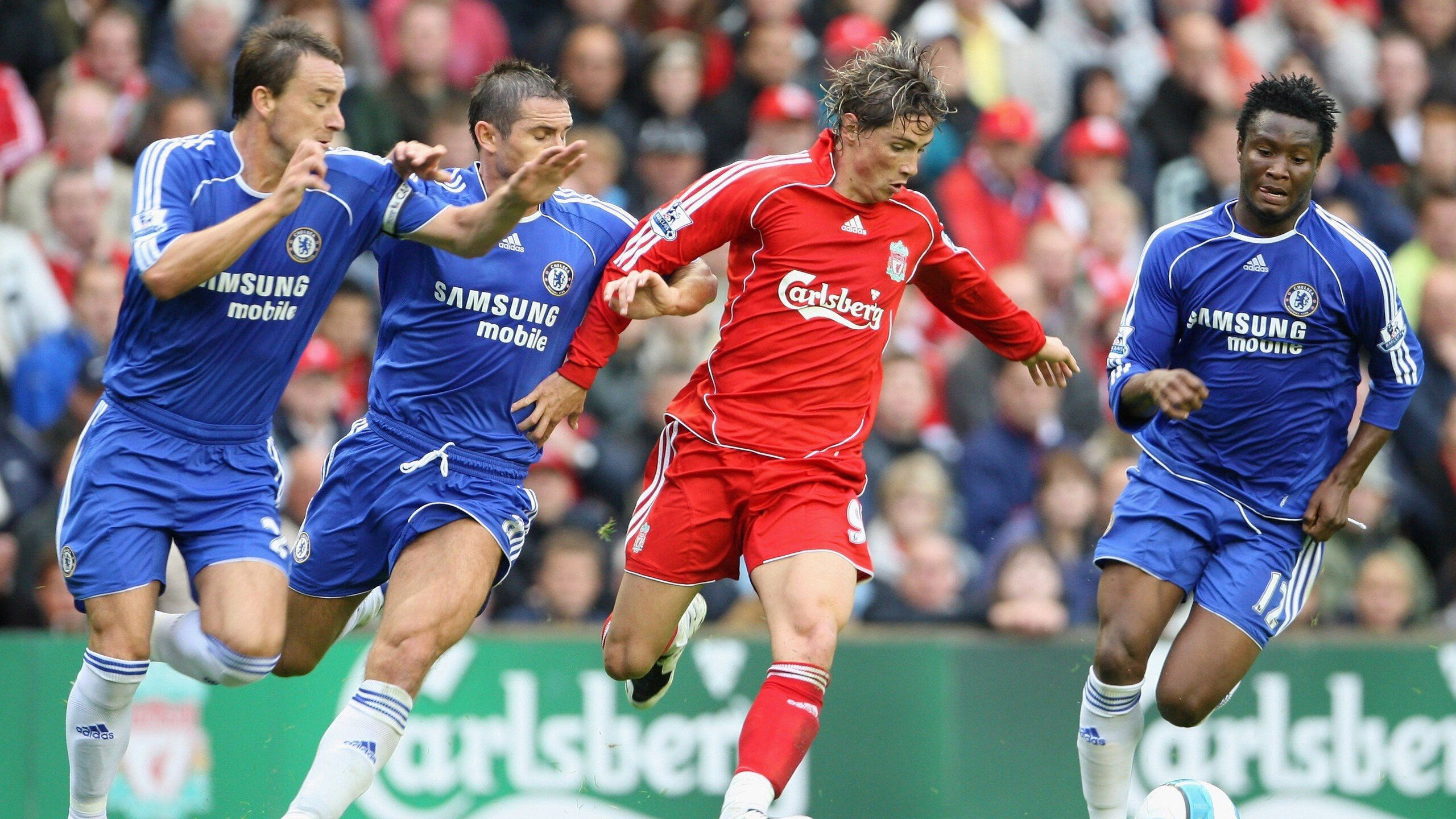 英超争冠白热化,曼城、阿森纳、利物浦三强鼎立,赛季末悬念迭起